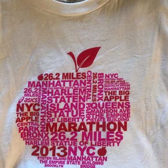 2014 NYC marathon ladies T shirt, great logo, collectibles - Picture 2 of 7